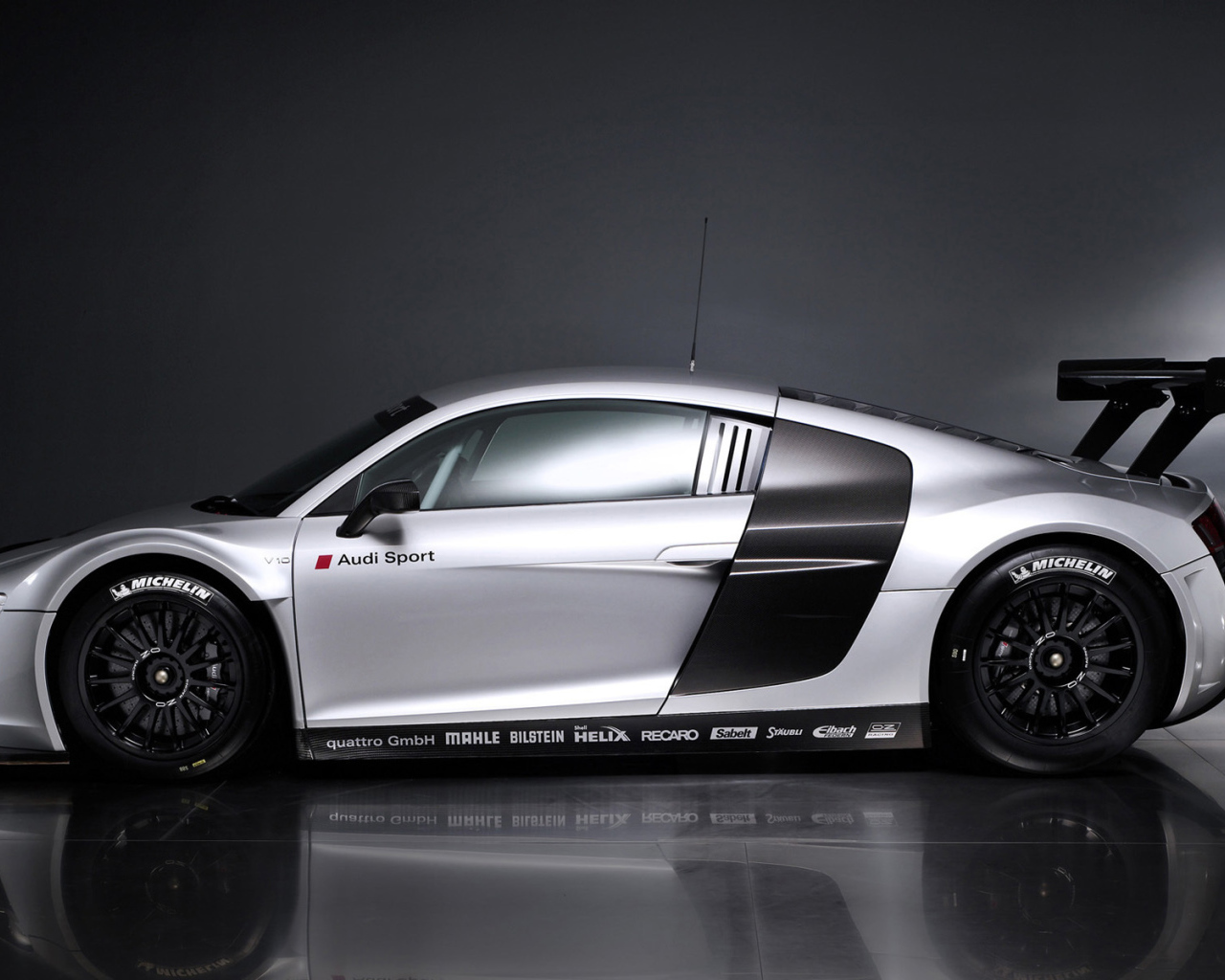 Надежная машина Audi r8