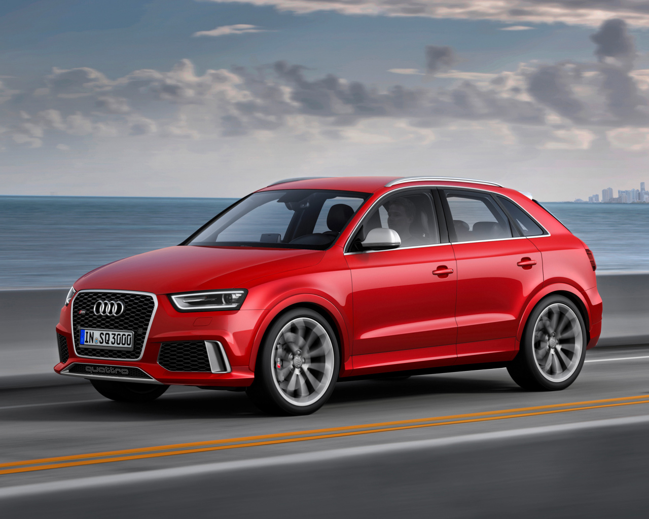 Тест драйв автомобиля Audi RS Q3 2014 года