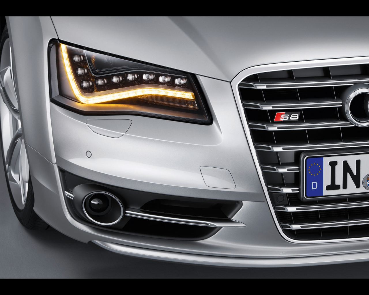 Тест драйв автомобиля audi s8