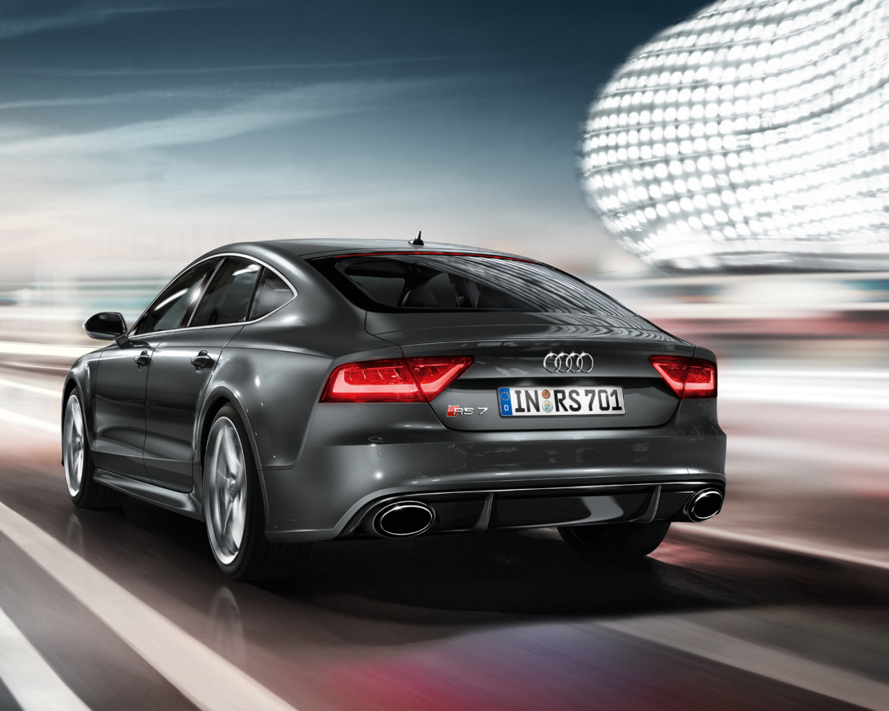 Новая машина Audi rs7