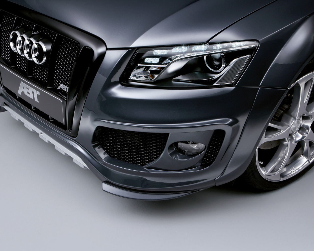 Надежная машина Audi q5