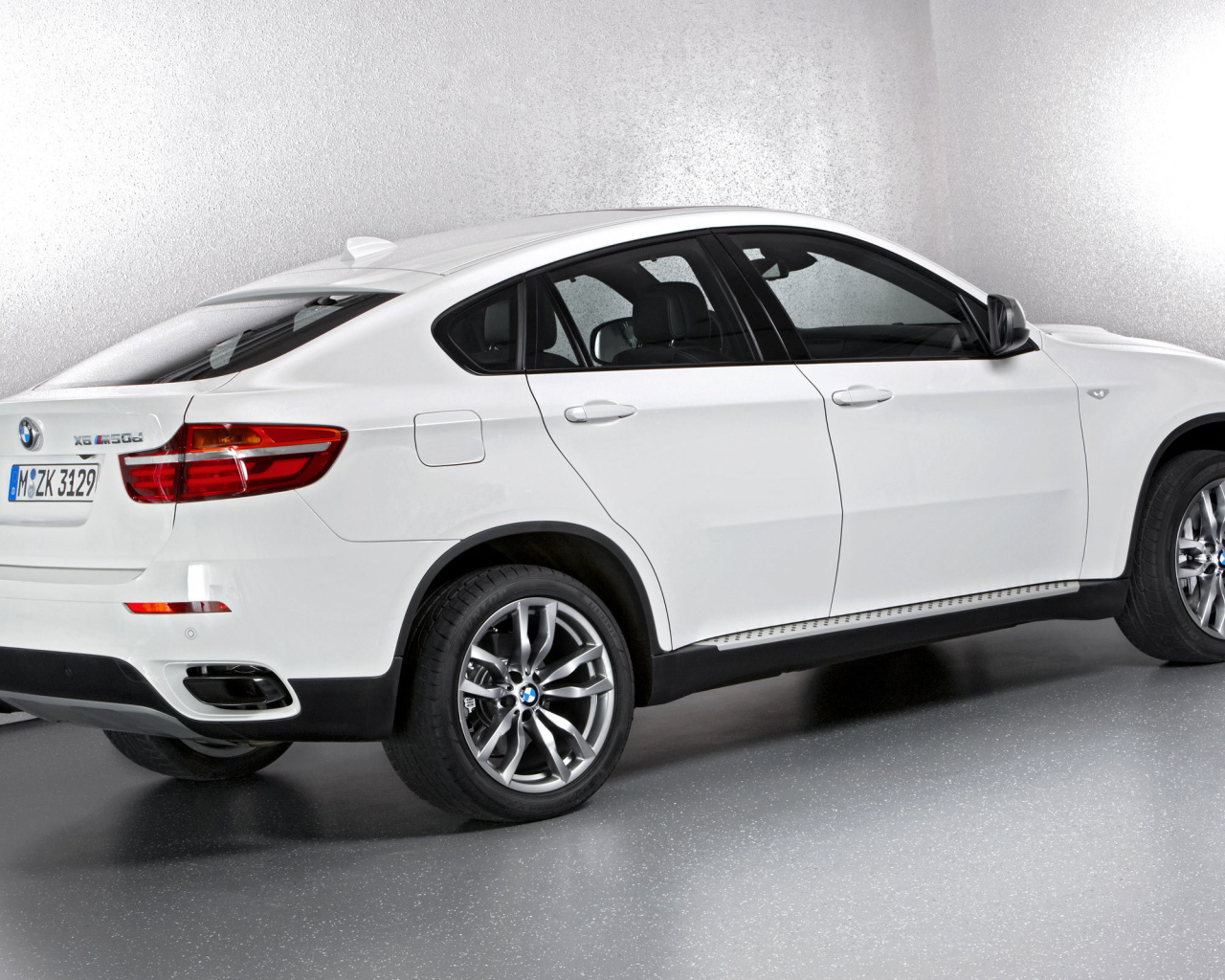 Дизайн автомобиля BMW X6 2014 года