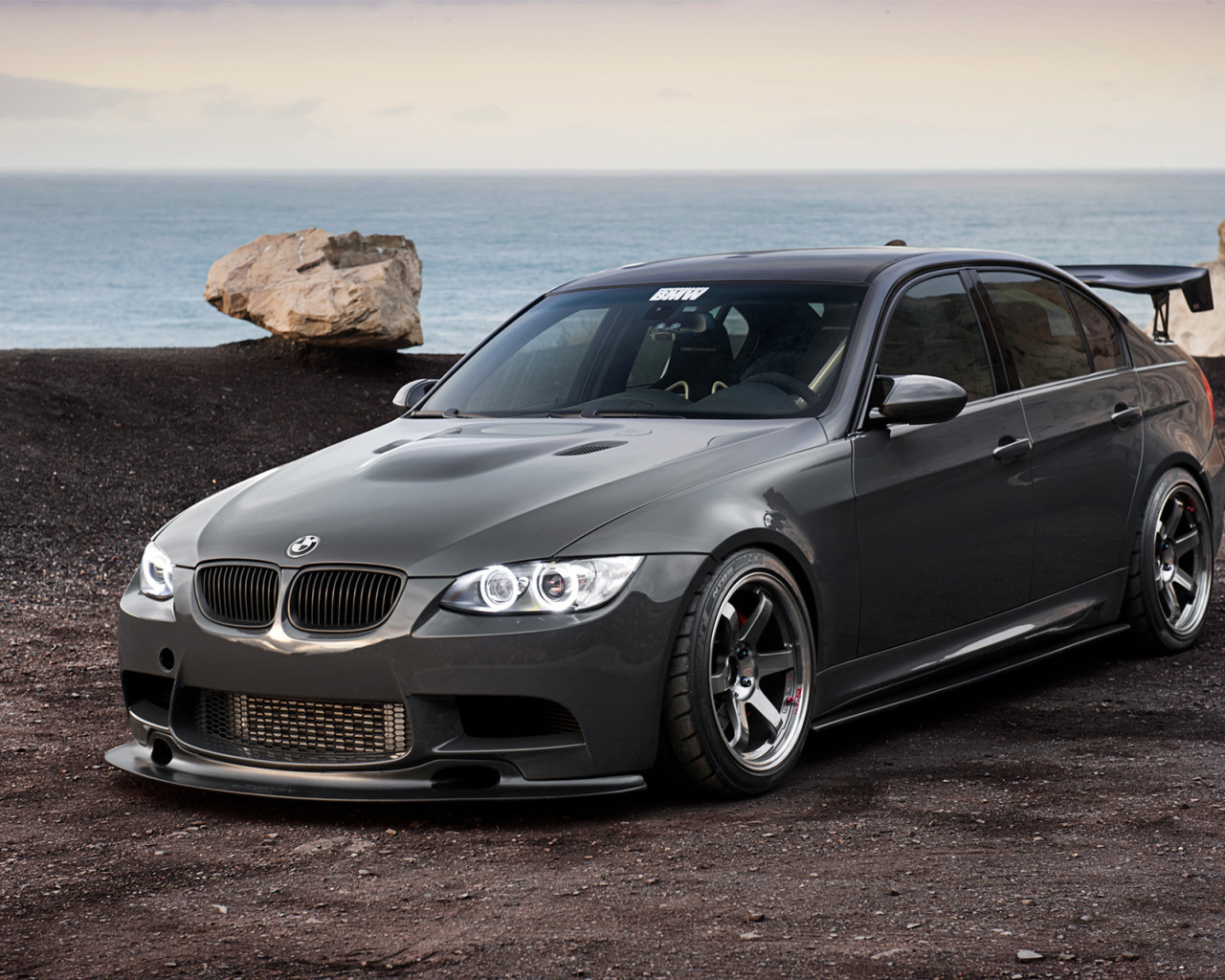 BMW 335i около моря