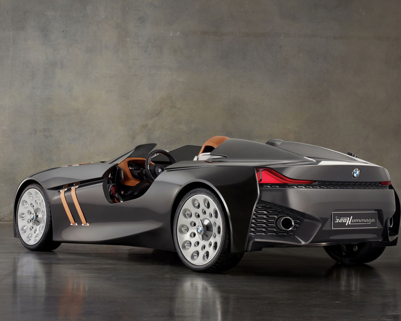 Автомобиль BMW 328