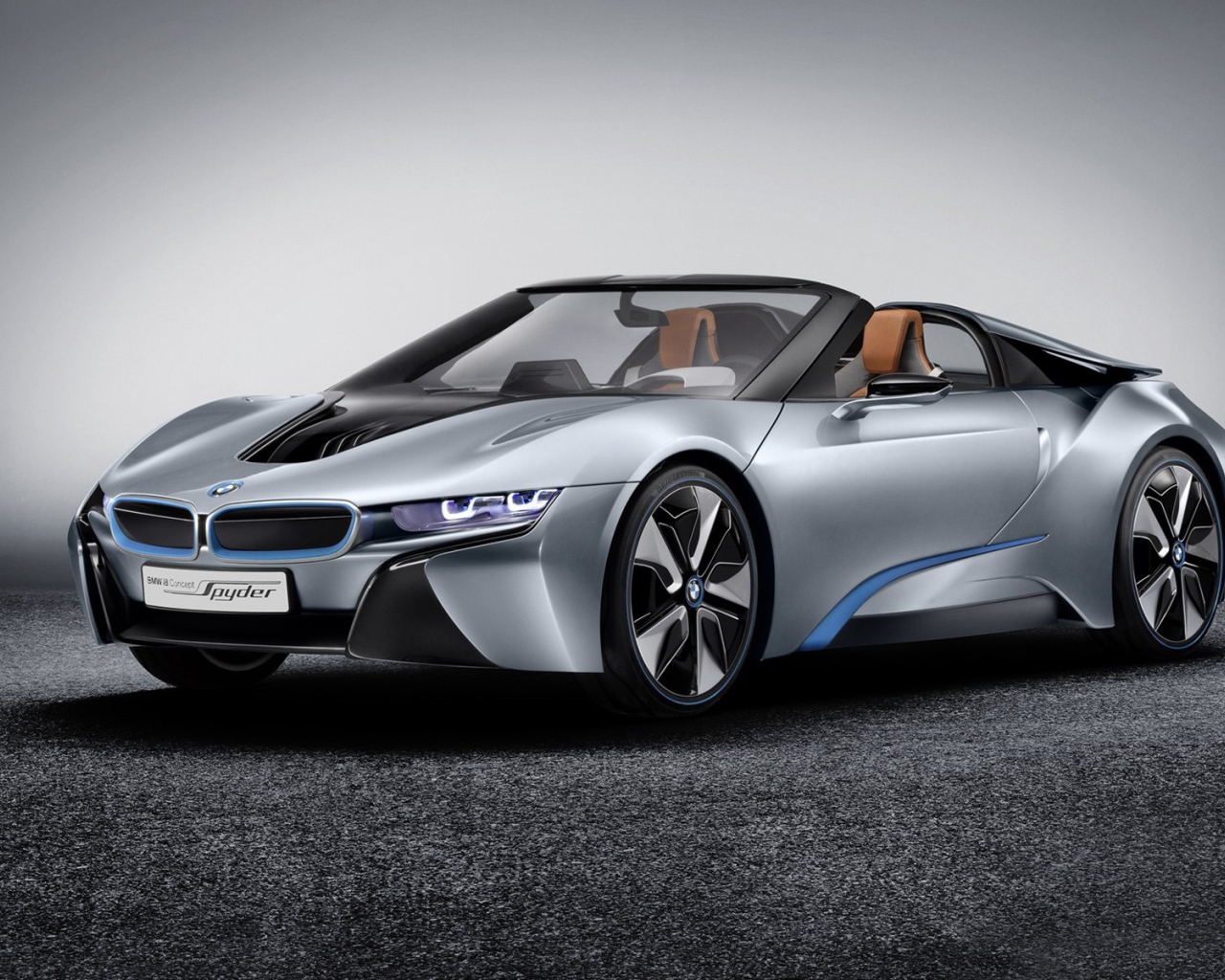Серебристый Bmw i8 spyder