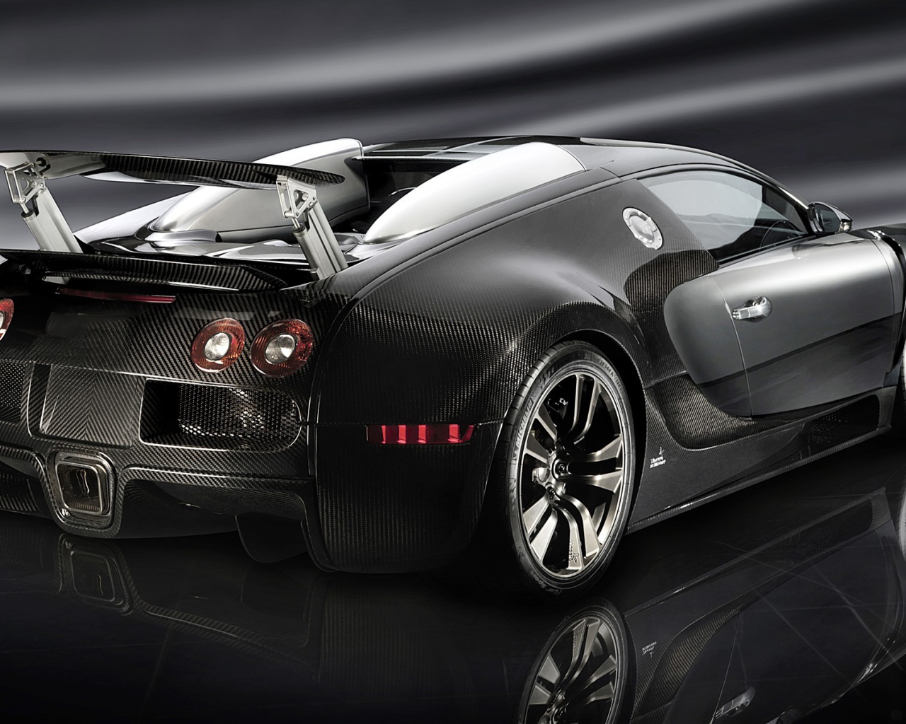 Черный Bugatti Veyron supersport 16.4