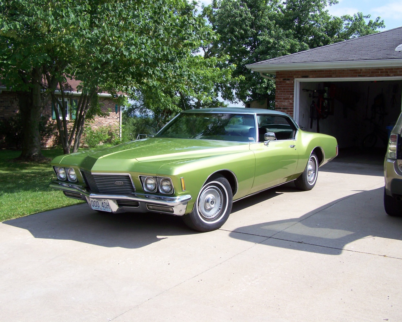 Зеленый buick riviera 1971