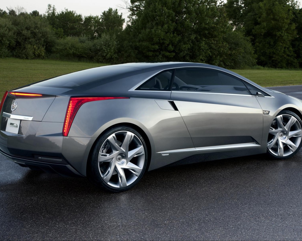 Автомобиль марки Cadillac модели ERL 2014 года
