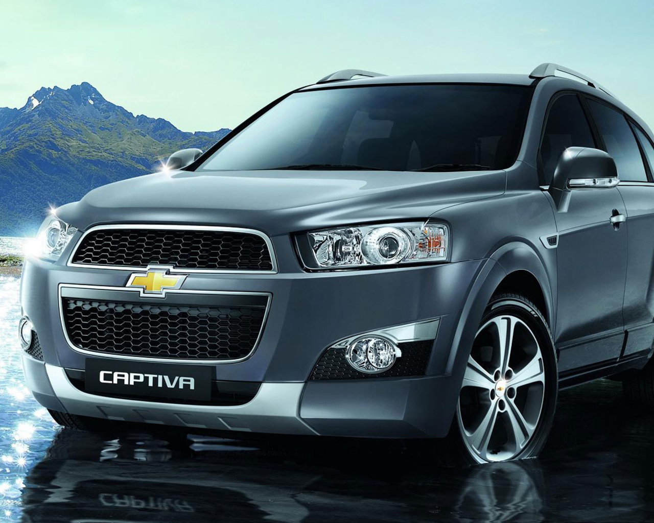 Красивый автомобиль Chevrolet Captiva 2014 года года в Москве