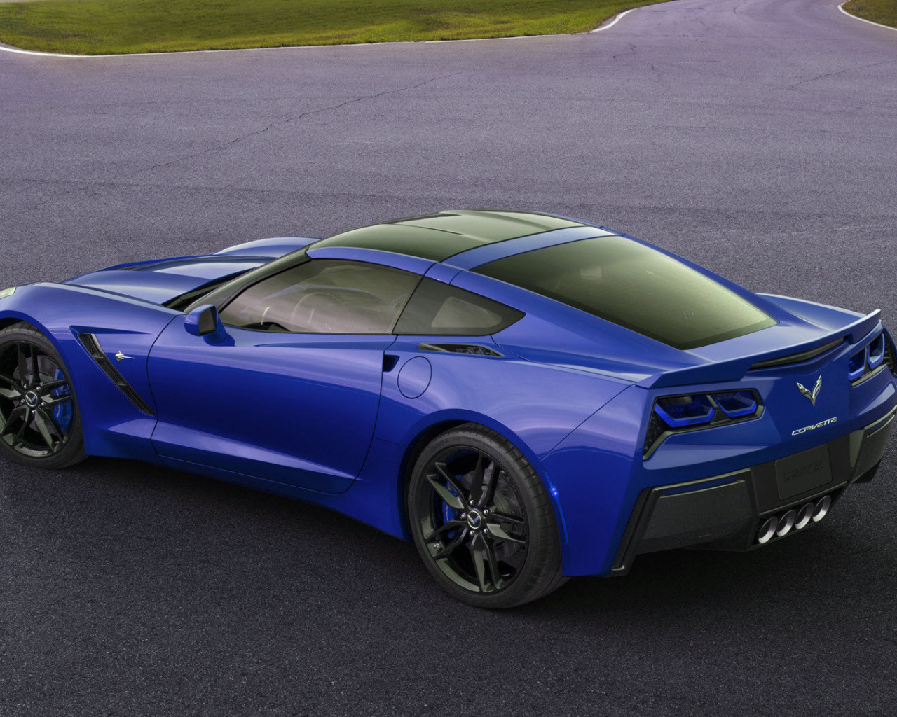 Красивый автомобиль Chevrolet Corvette 2014 года года года в Москве