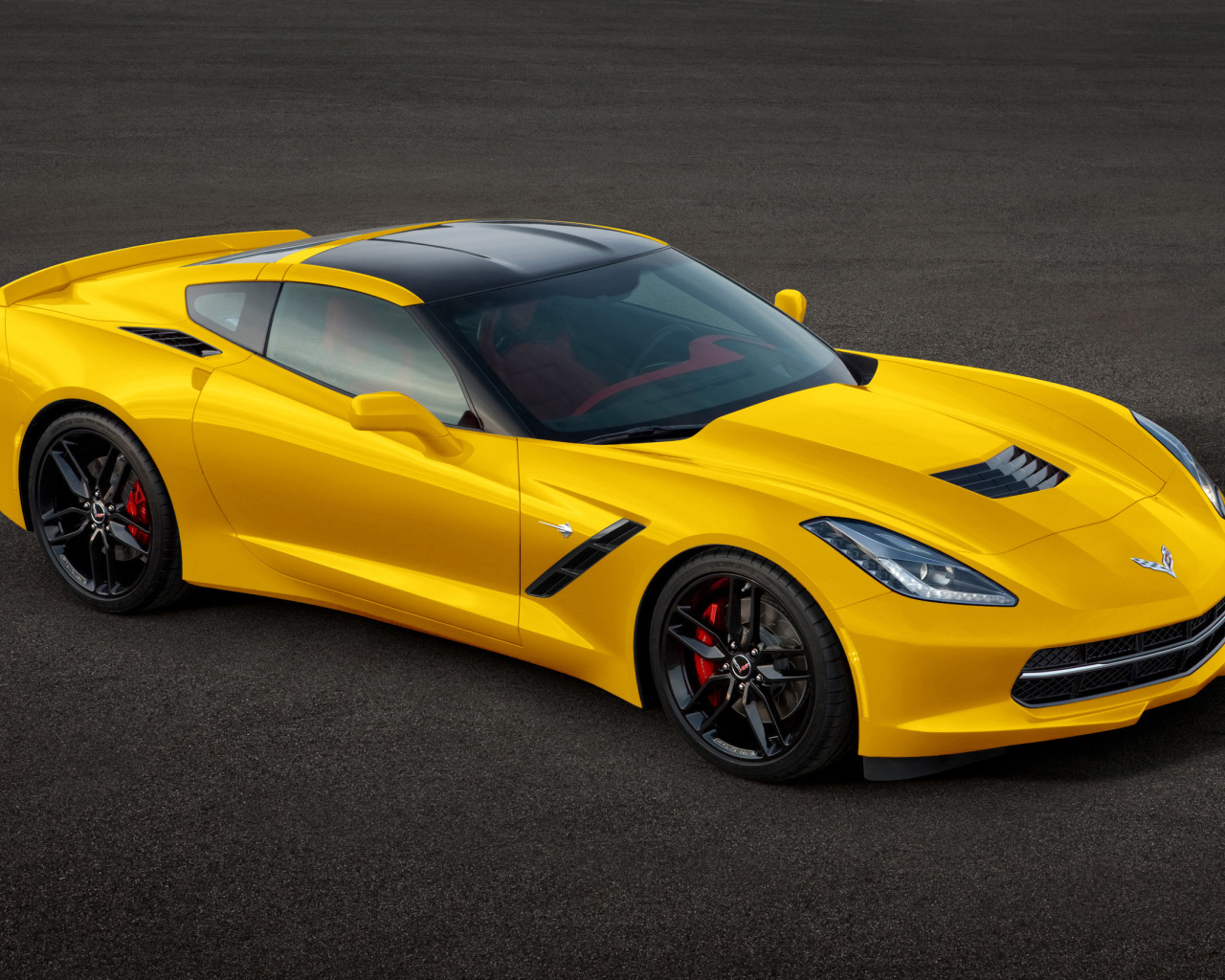 Надежная машина Chevrolet Corvette 2014 года