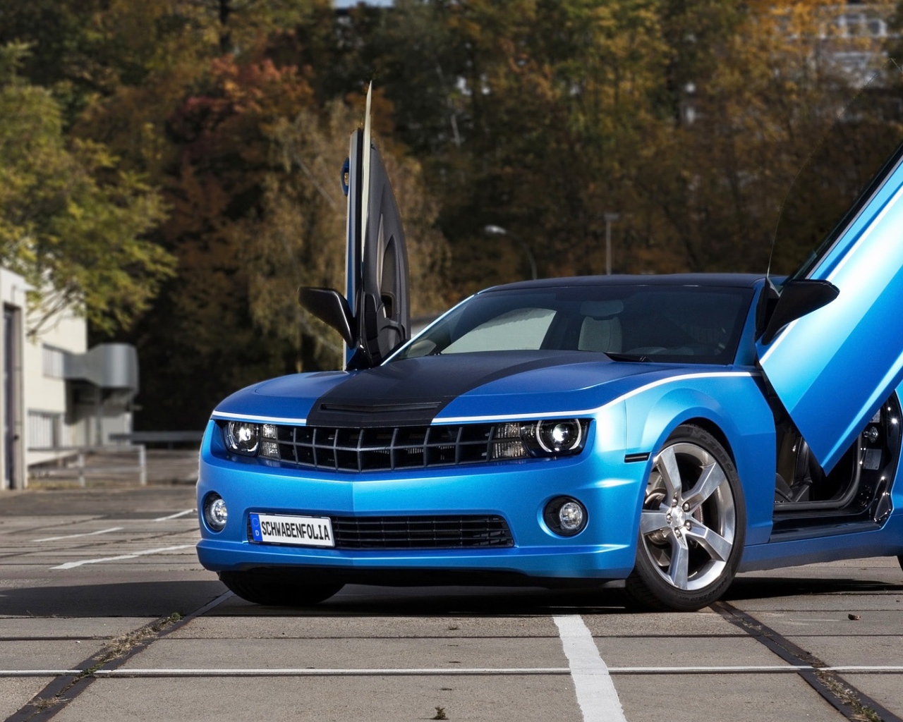 Синий Chevrolet Camaro SS