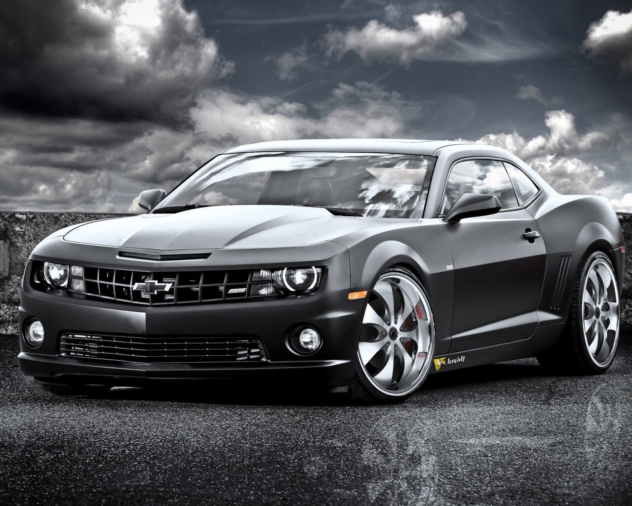 Черный Chevrolet Camaro SS