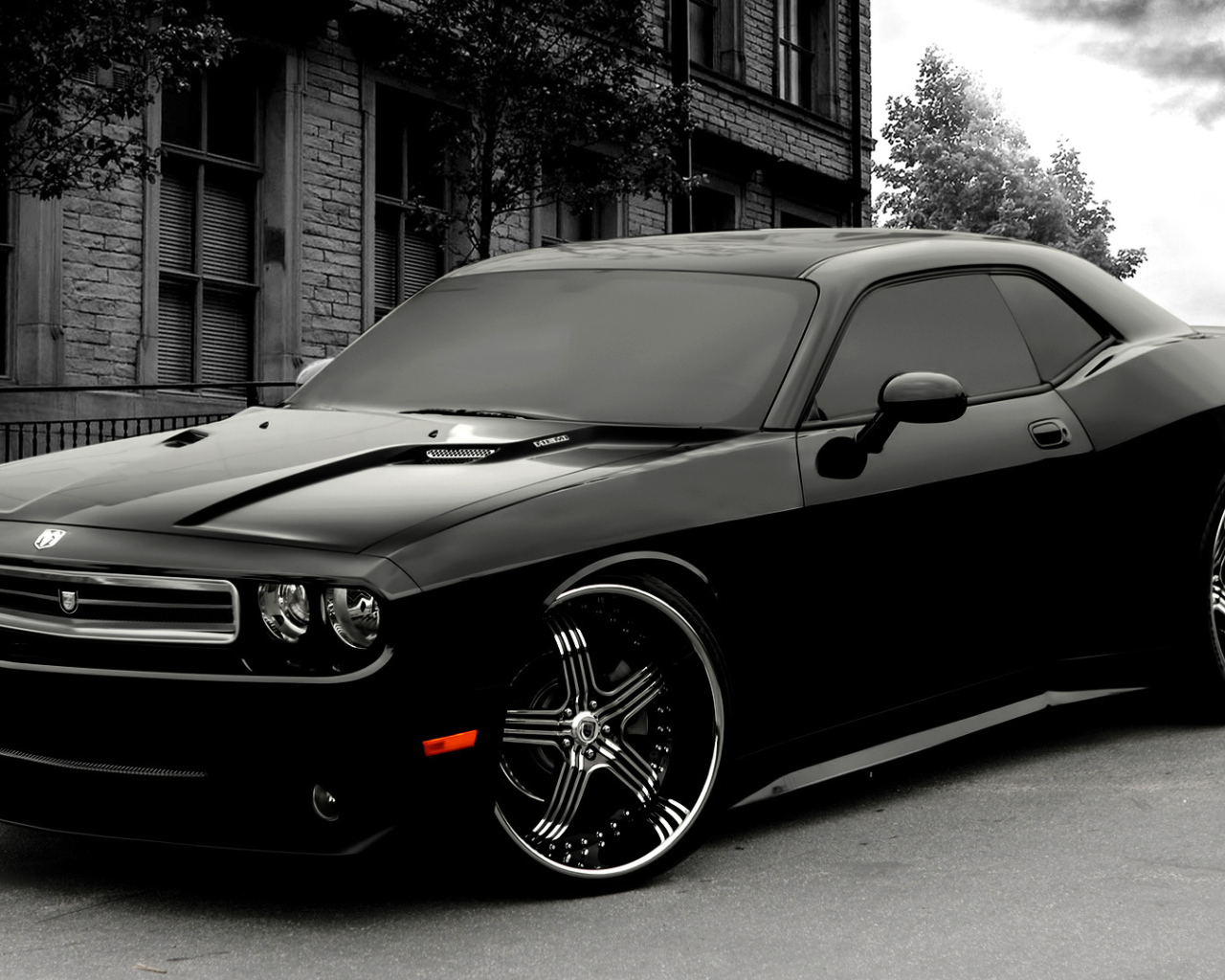 Черный Dodge Challenger