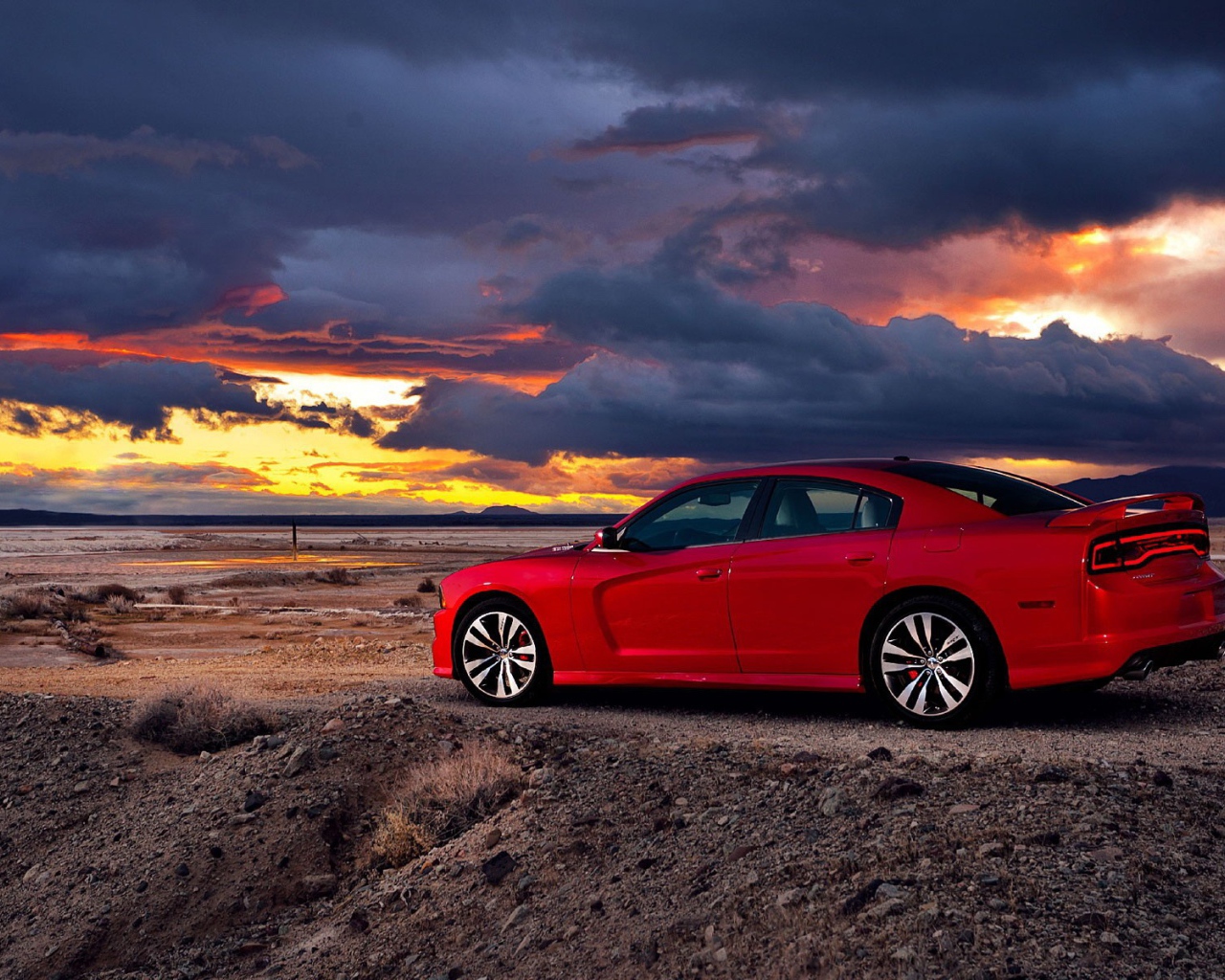 Dodge вечером у моря