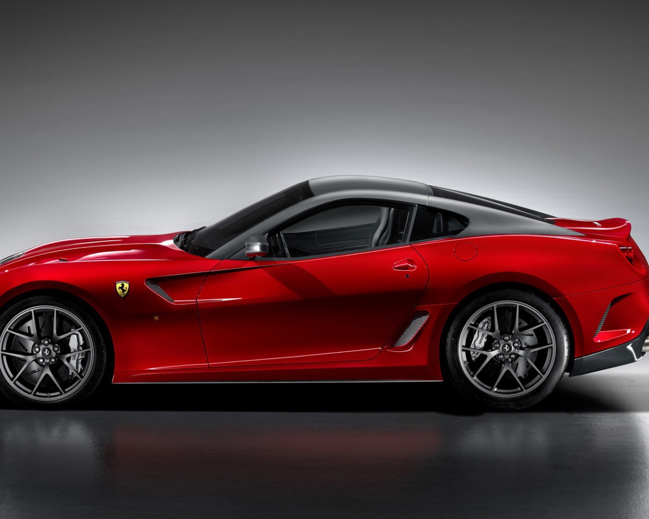 Автомобиль Ferrari 599 gto