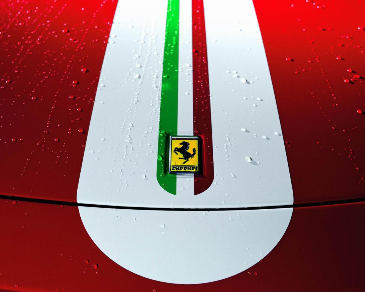 Капот Феррари