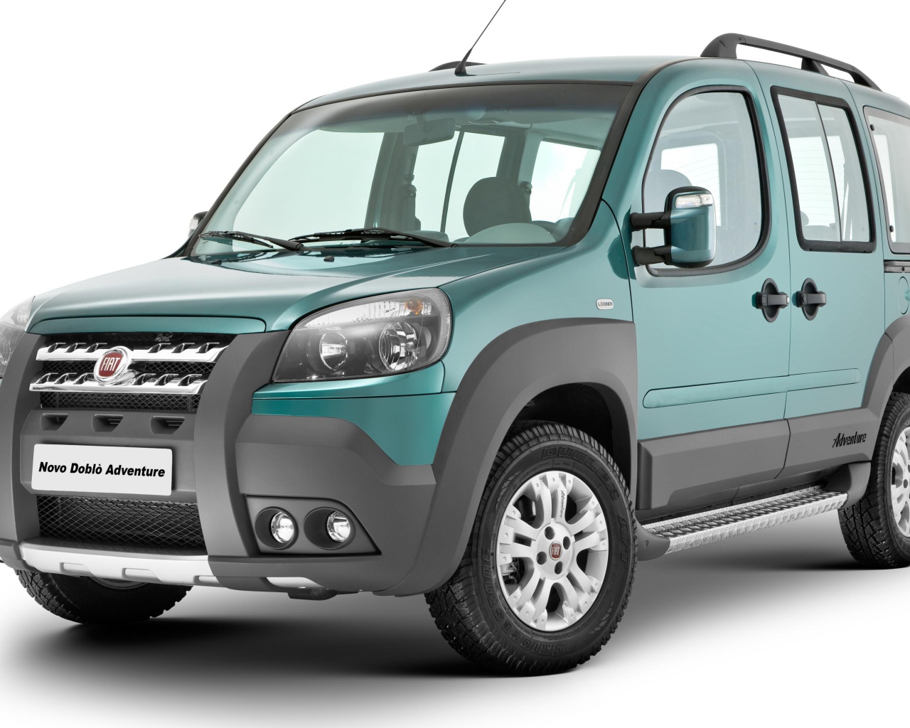 Красивый автомобиль Fiat Doblo