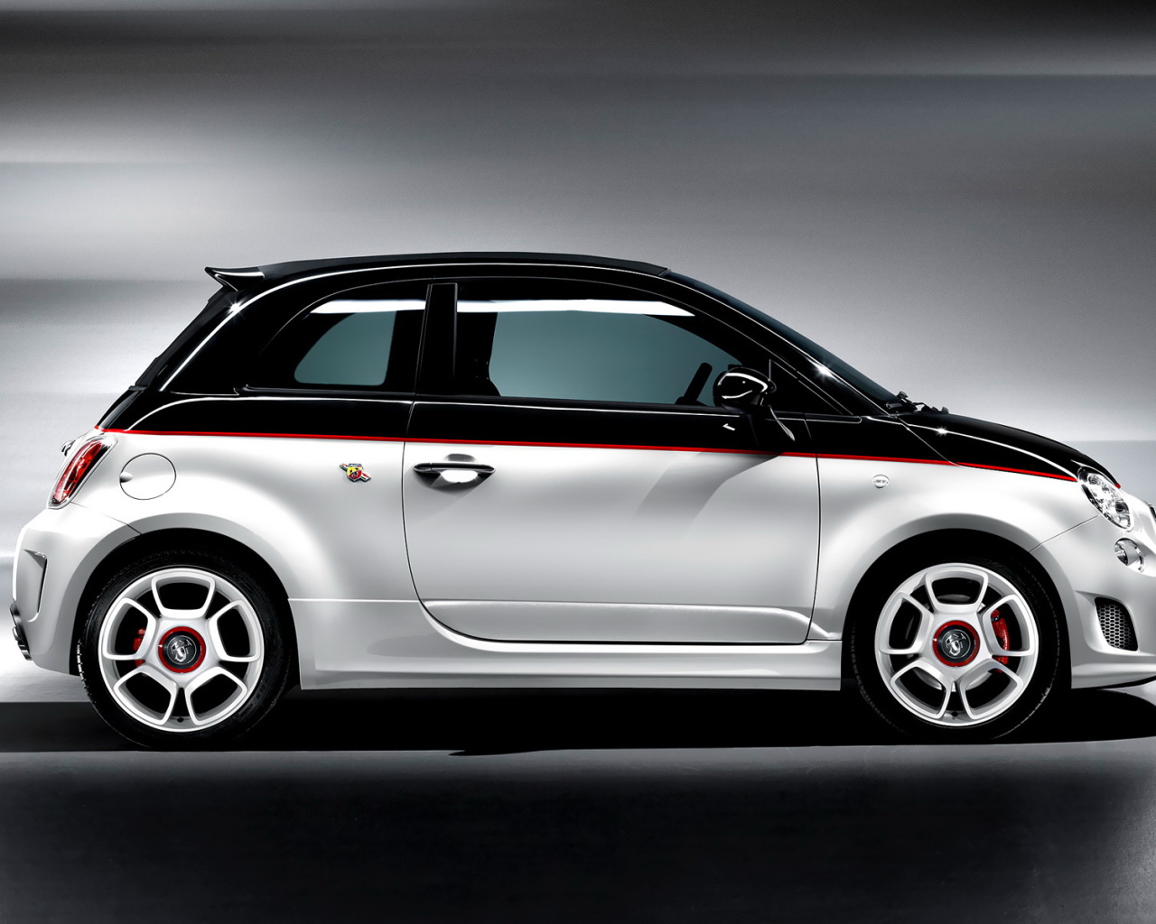 Новая машина Fiat 500