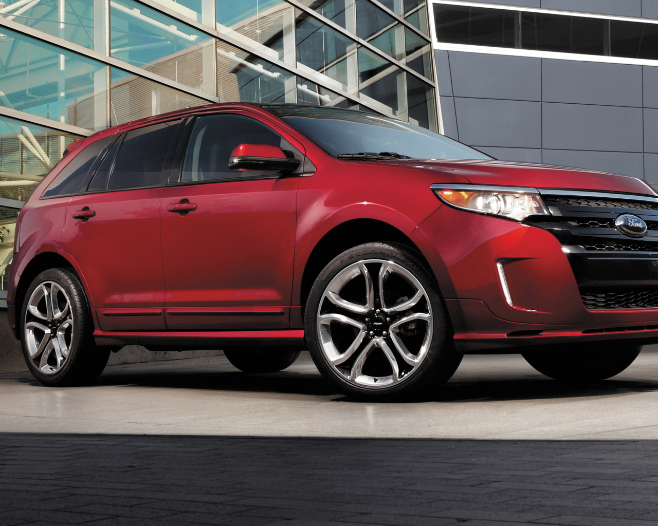 Автомобиль марки Ford модели Edge 2014