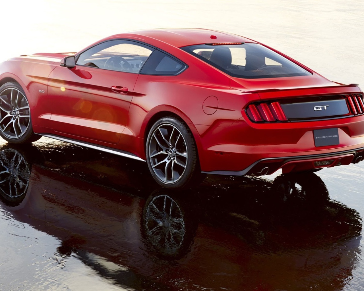 Новый автомобиль Ford Mustang 2014 года