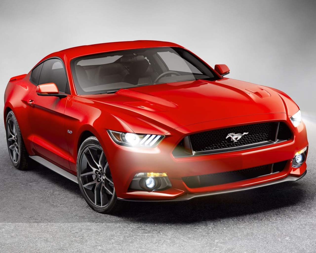 Надежный автомобиль Ford Mustang 2014 года