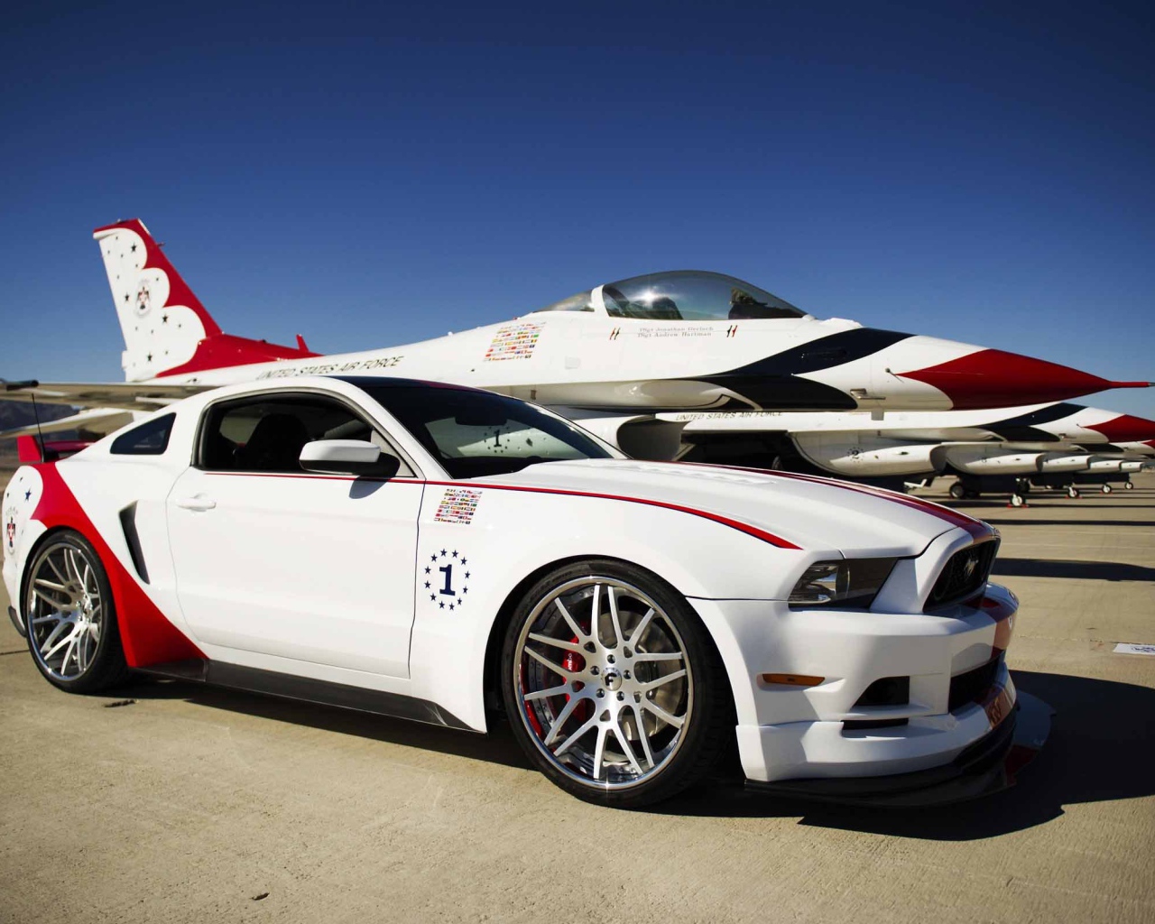 Надежная машина Ford Mustang 2014 года