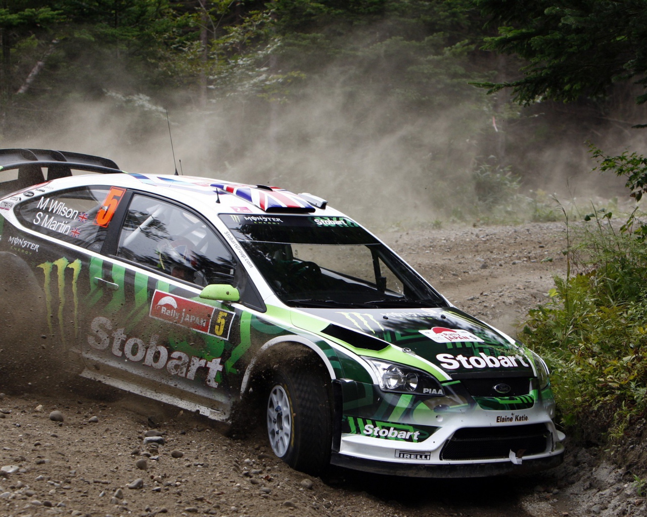 Спортивный форд занесло на дороге