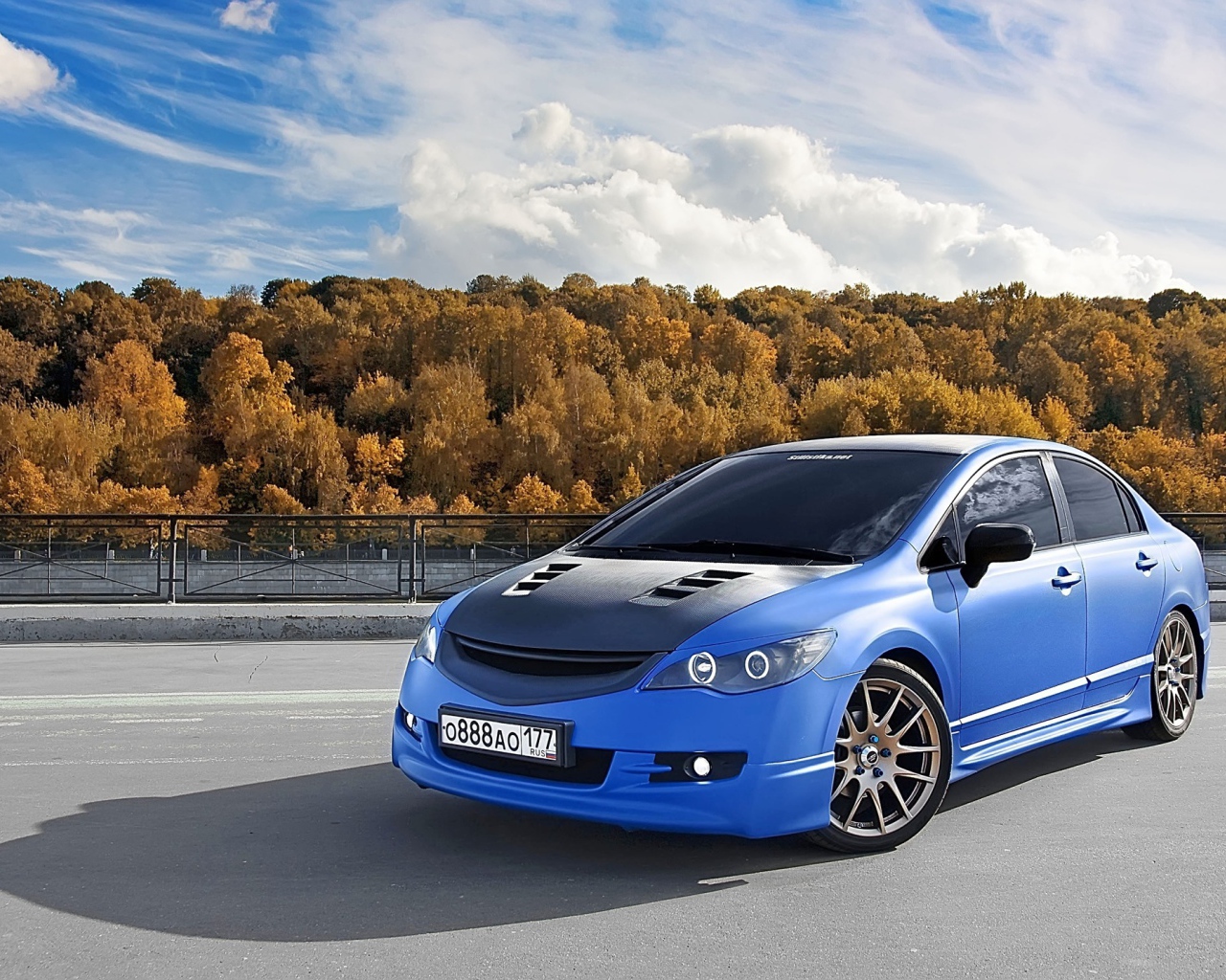 Красивый автомобиль Honda Civic 4D
