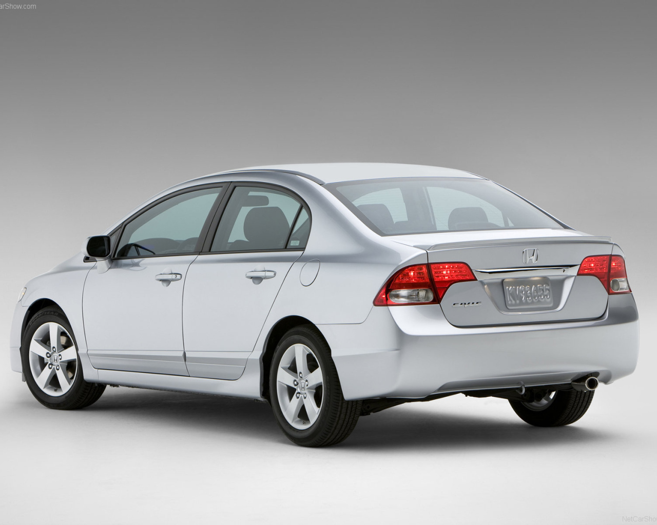 Красивый автомобиль Honda Civic 4D в Москве