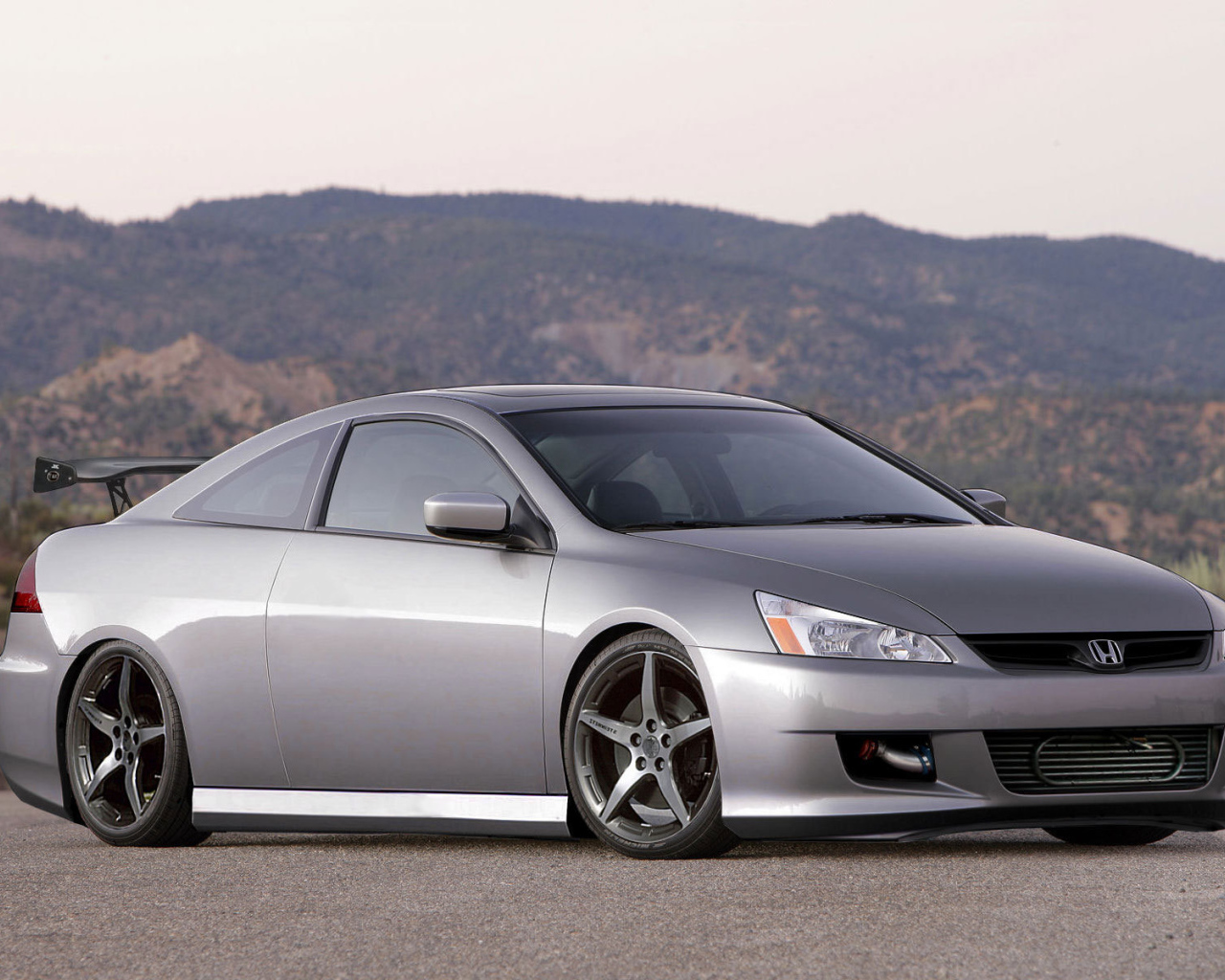 Красивый автомобиль Honda Prelude club