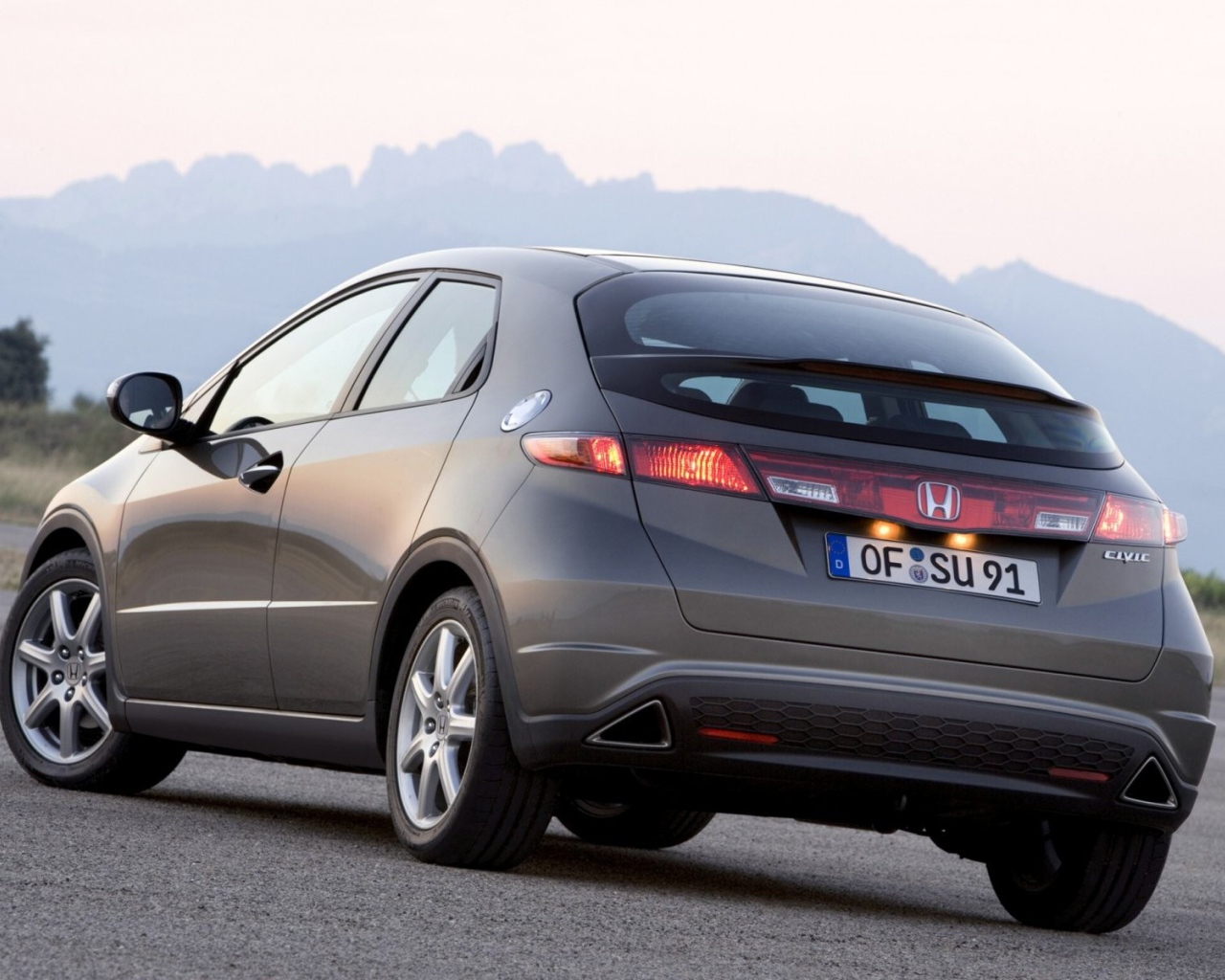 Автомобиль марки Honda модели Civic 5D