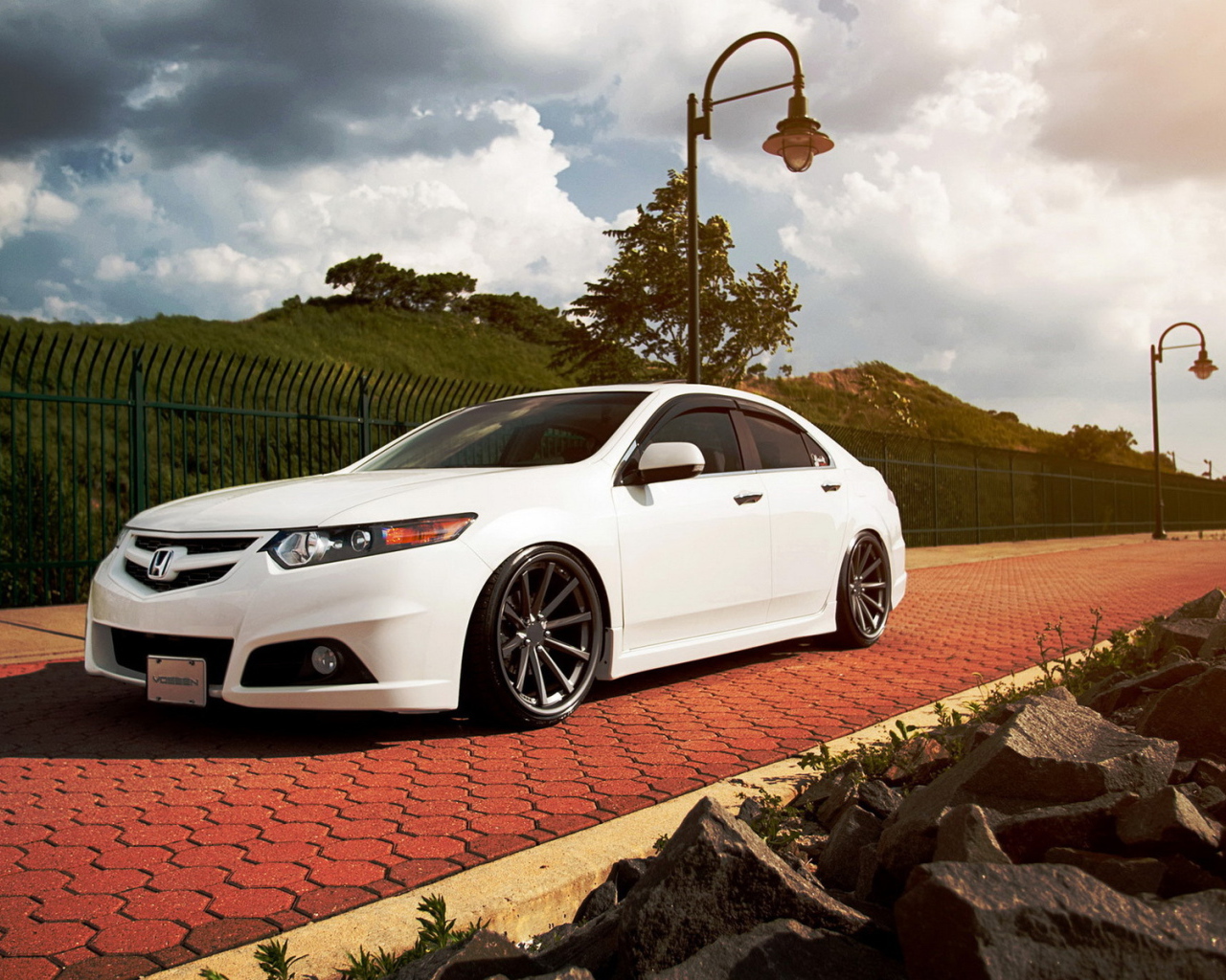 Автомобиль марки Honda модели Accord 2013