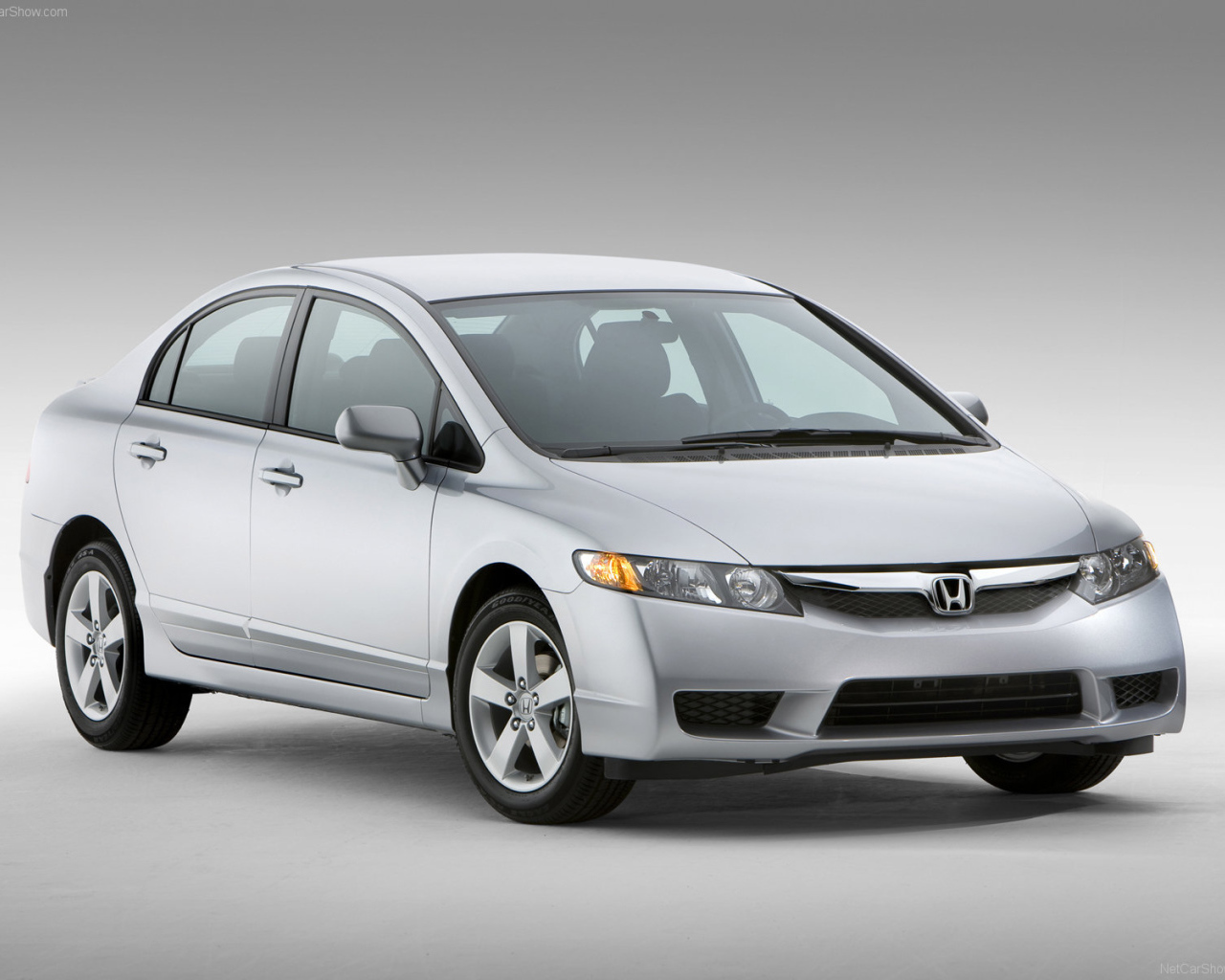 Новая машина Honda Civic 4D