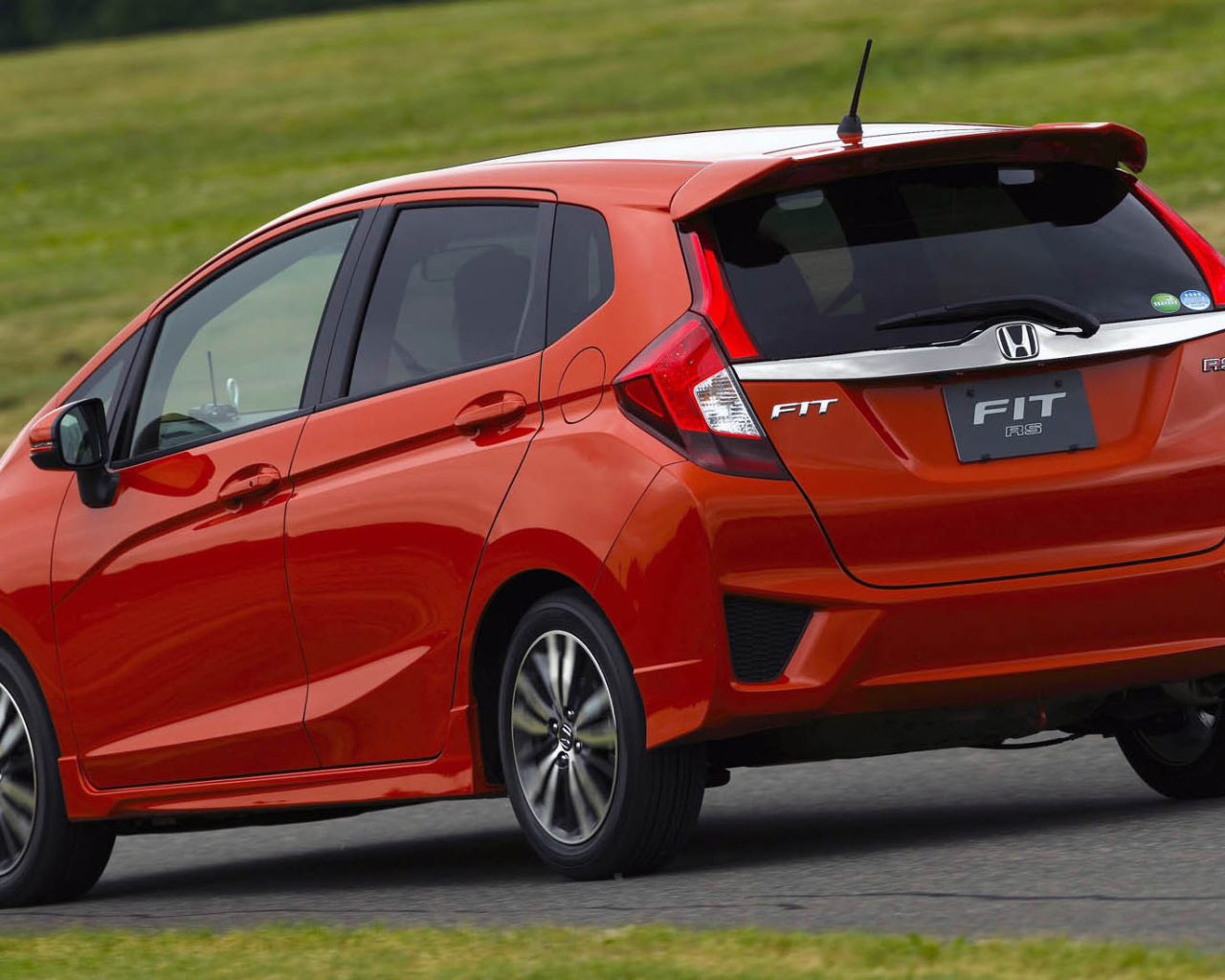 Новый автомобиль Honda Fit 2014