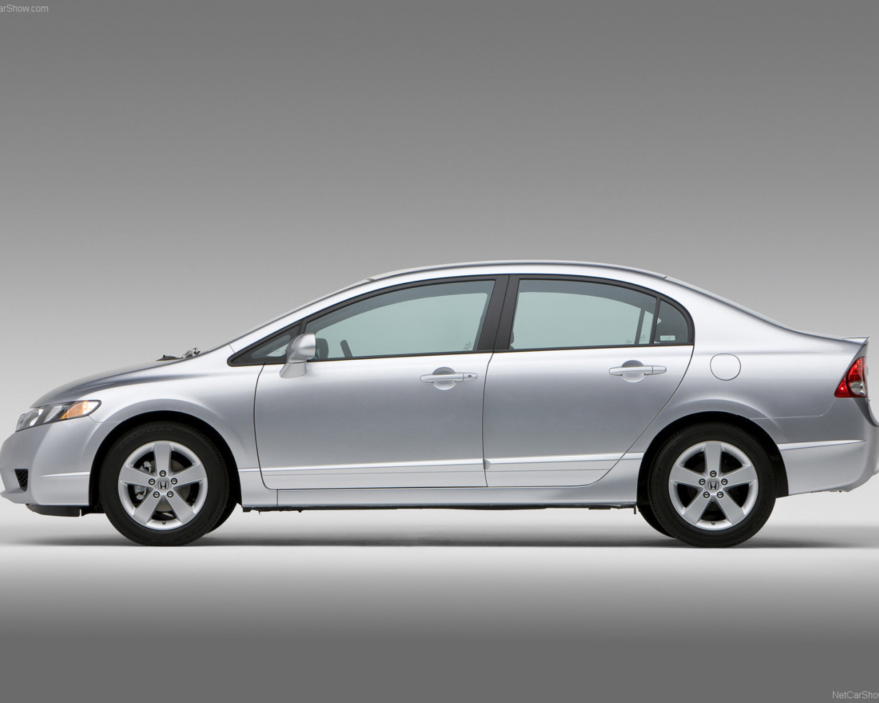 Надежная машина Honda Civic 4D