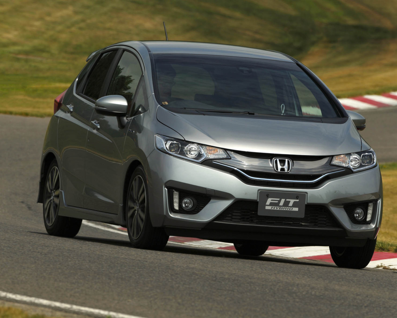 Надежный автомобиль Honda Fit 2014