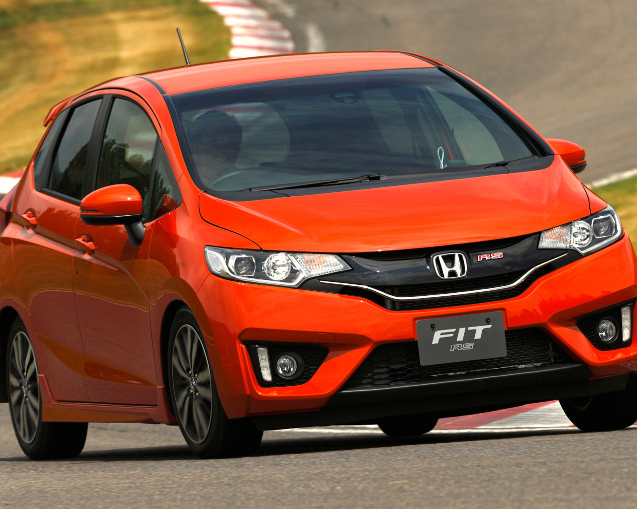 Новая машина Honda Fit 2014