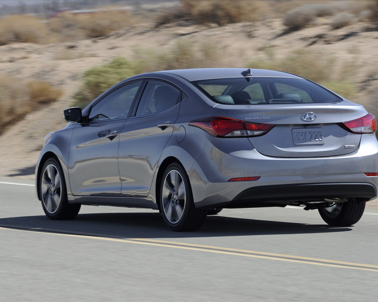 Красивый автомобиль Hyundai Elantra 2014