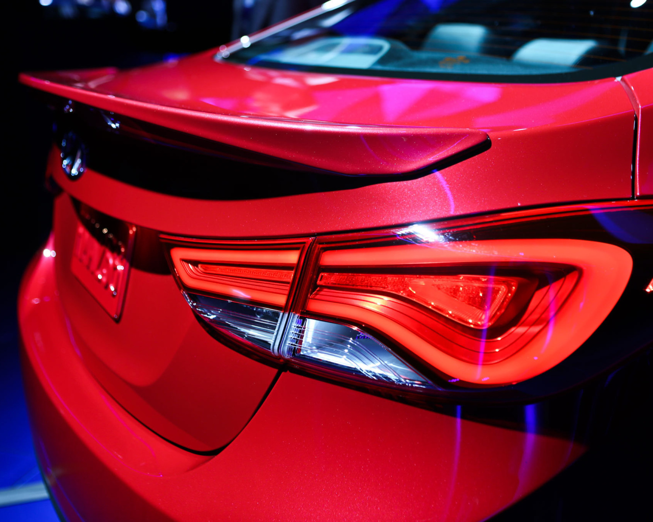 Красивый автомобиль Hyundai Elantra 2014 в Москве