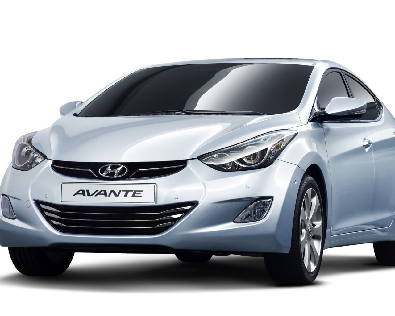 Красивый автомобиль Hyundai Elantra в Москве
