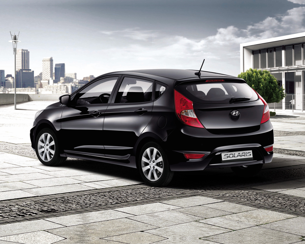 Красивый автомобиль Hyundai Solaris в Москве