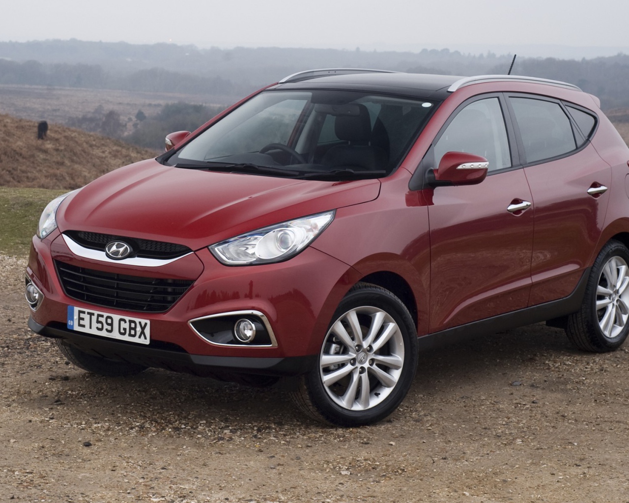  Автомобиль Hyundai IX35 на дороге