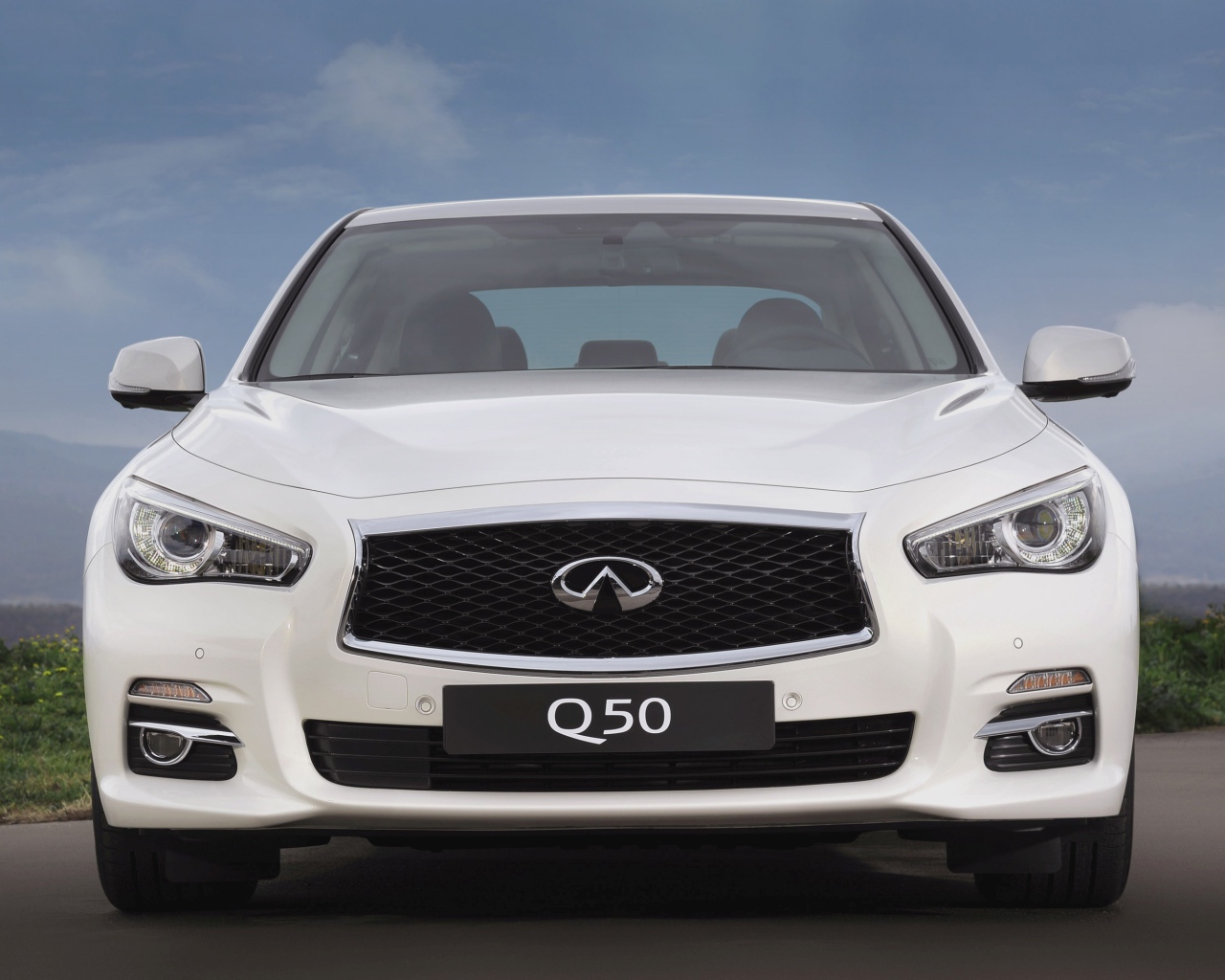 Тест драйв автомобиля Infiniti Q50 2014 года