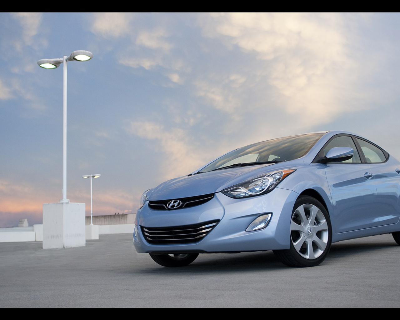 Фото автомобиля Hyundai Elantra