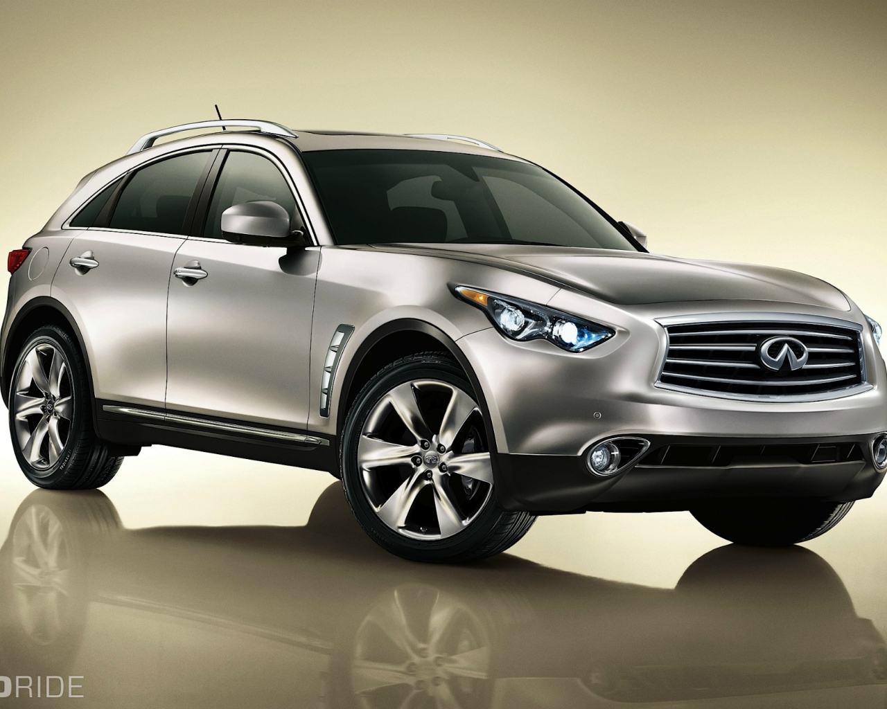 Серый Infiniti FX35