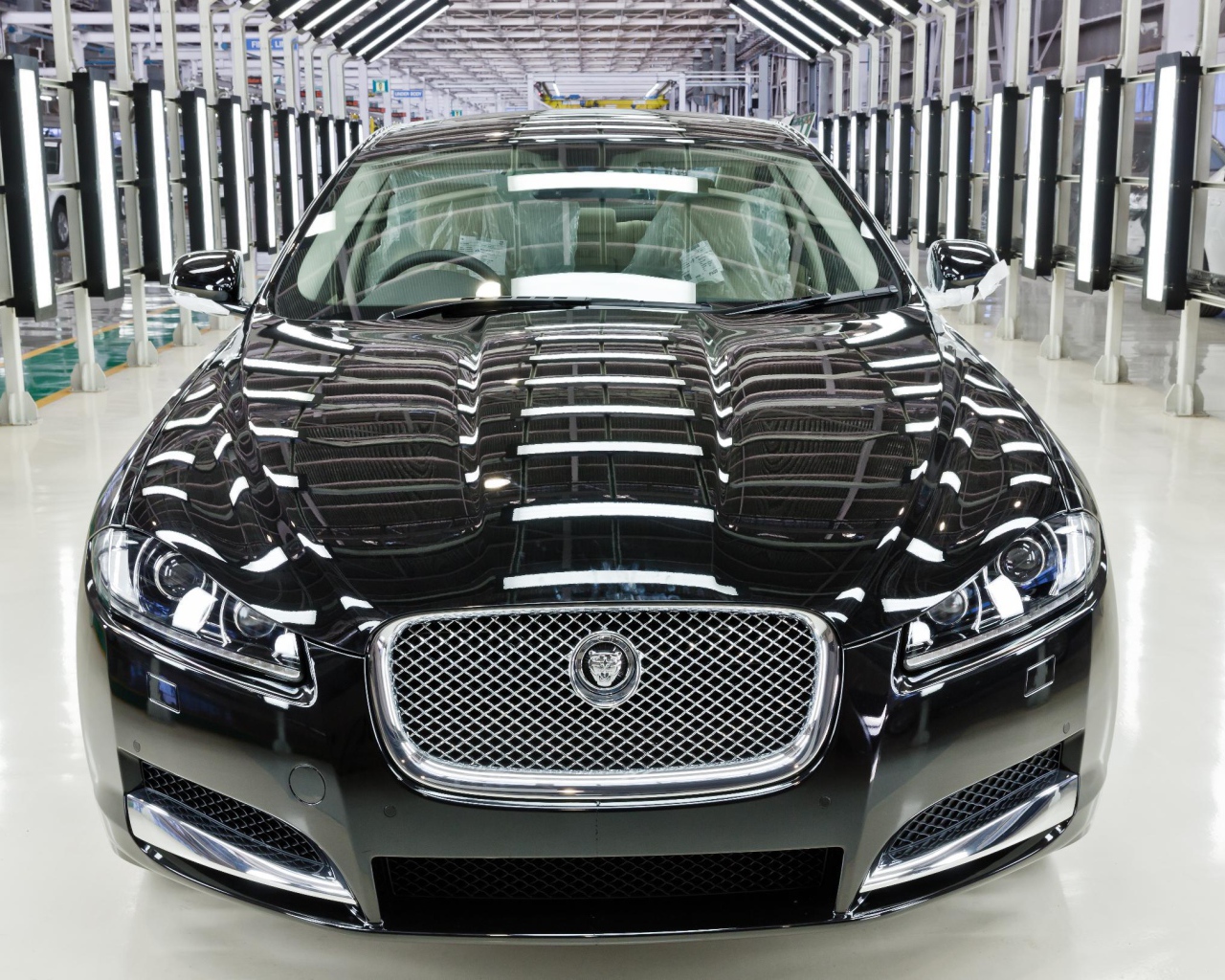 Jaguar XF в салоне