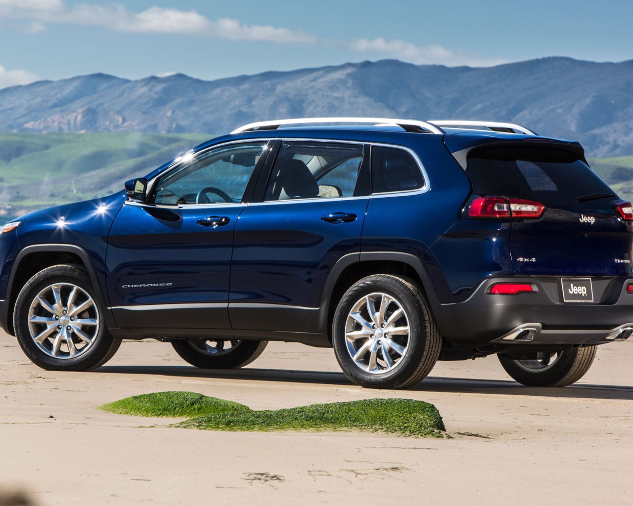 Надежный автомобиль Джип Гранд Чероки 2014