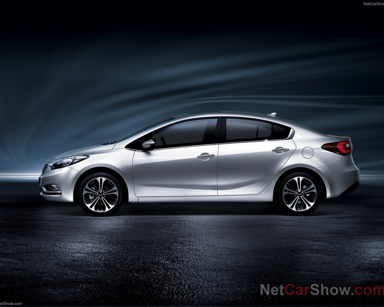 Красивый автомобиль Kia Cerato в Москве