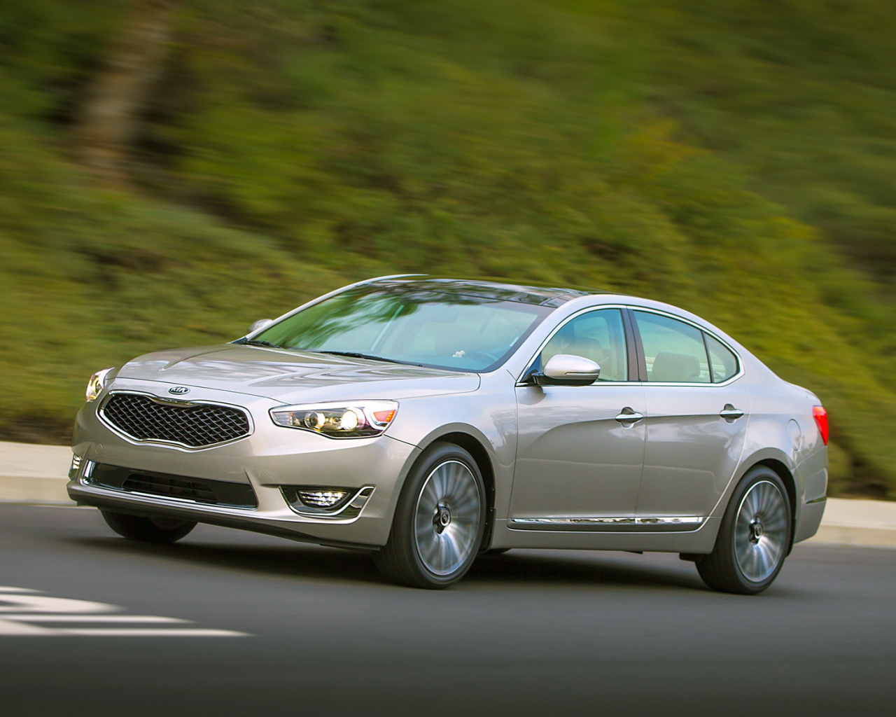 Новая машина Kia Cadenza 2014 года